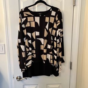 Alfani 1X blouse in Black and Tan abstract design. NWT